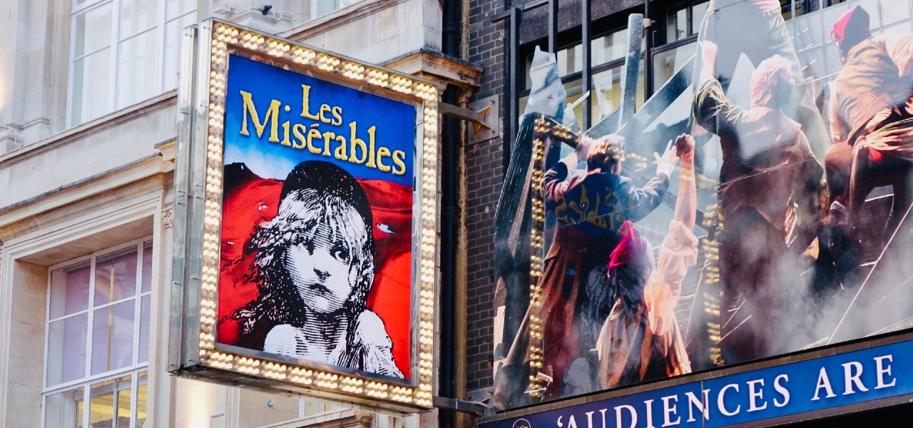 How do I choose the best seats in a London theatre?